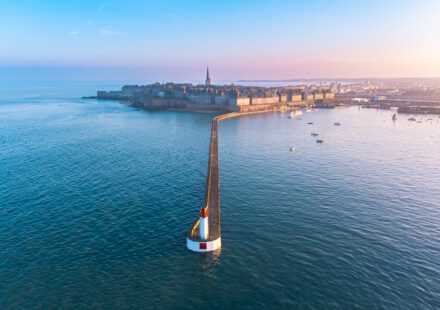 Le phare du Môle, vu du ciel