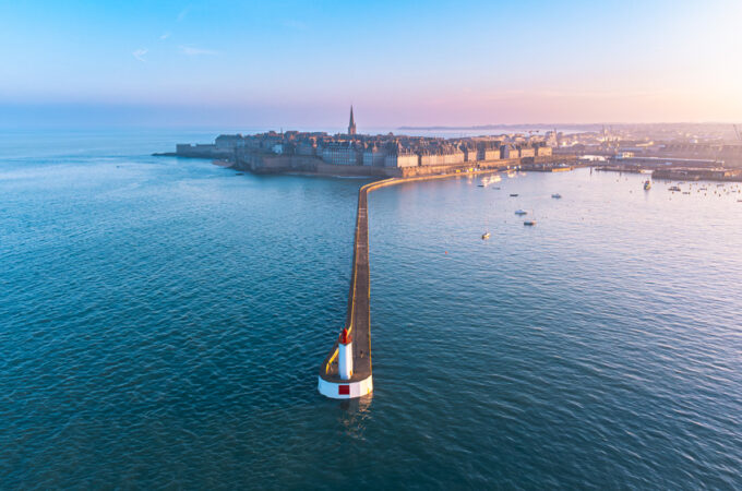 Le phare du Môle, vu du ciel Le phare du Môle, vu du ciel