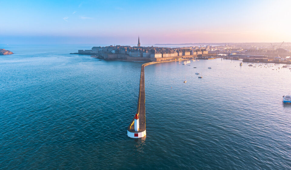 Le phare du Môle, vu du ciel