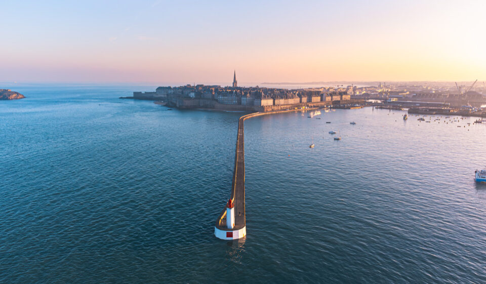 Le phare du Môle, vu du ciel